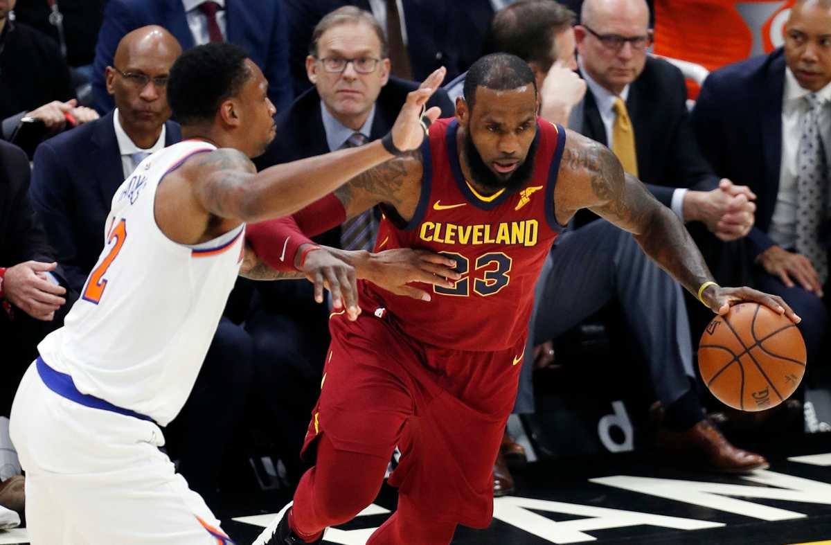 James y Korver recuperan ventaja para Cavaliers en los playoffs