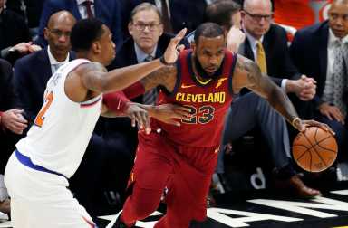 James y Korver recuperan ventaja para Cavaliers en los playoffs