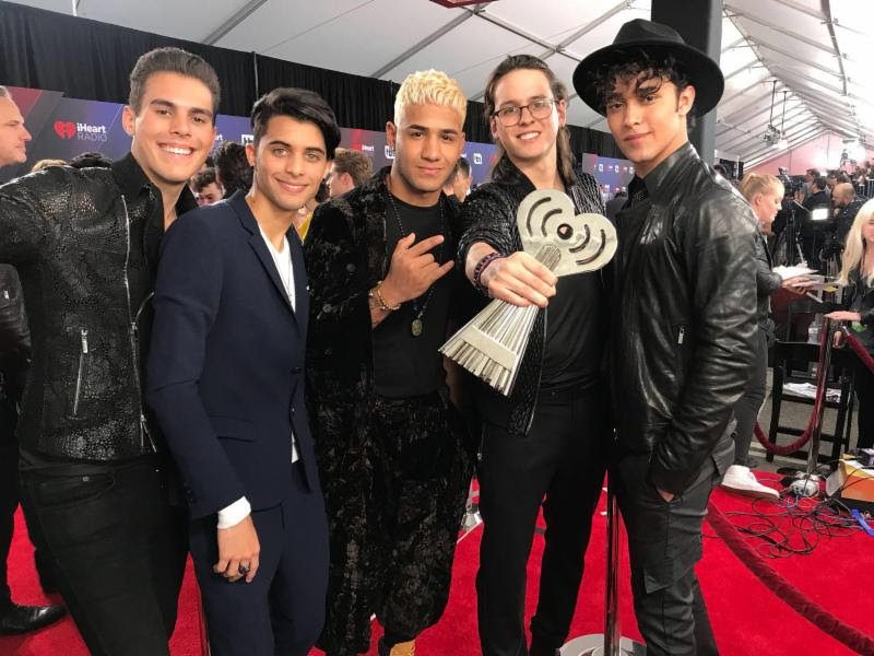 CNCO gana premio por "Reggaetón Lento” ft. Little Mix y visita NYC