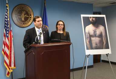 Acusan a 11 individuos y 2 policías por distribución de drogas en Long Island