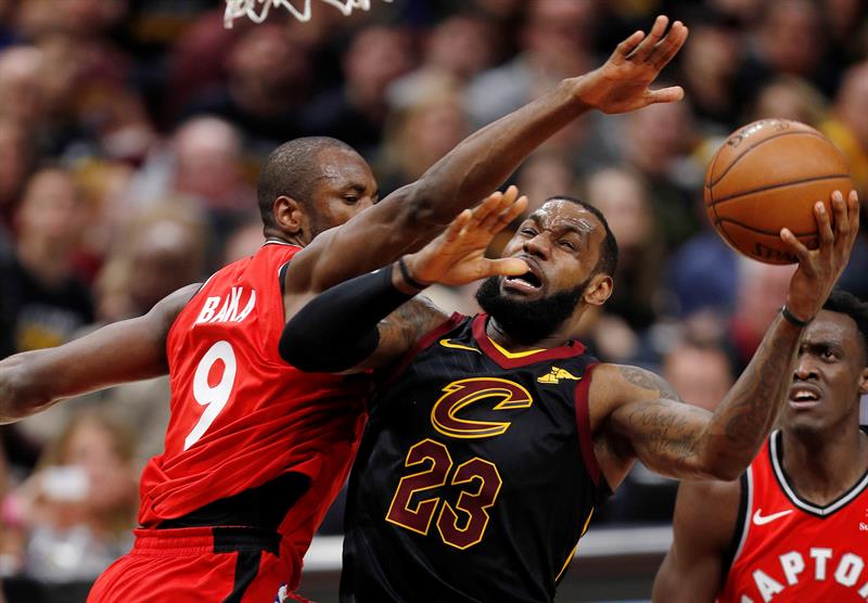 James vuelve a ser el verdugo de los Raptors y da el tercer triunfo a Cavaliers