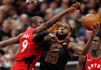 James vuelve a ser el verdugo de los Raptors y da el tercer triunfo a Cavaliers