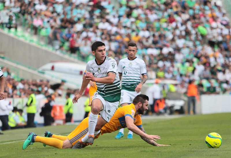 Santos elimina al campeón Tigres y se clasifica a semifinales