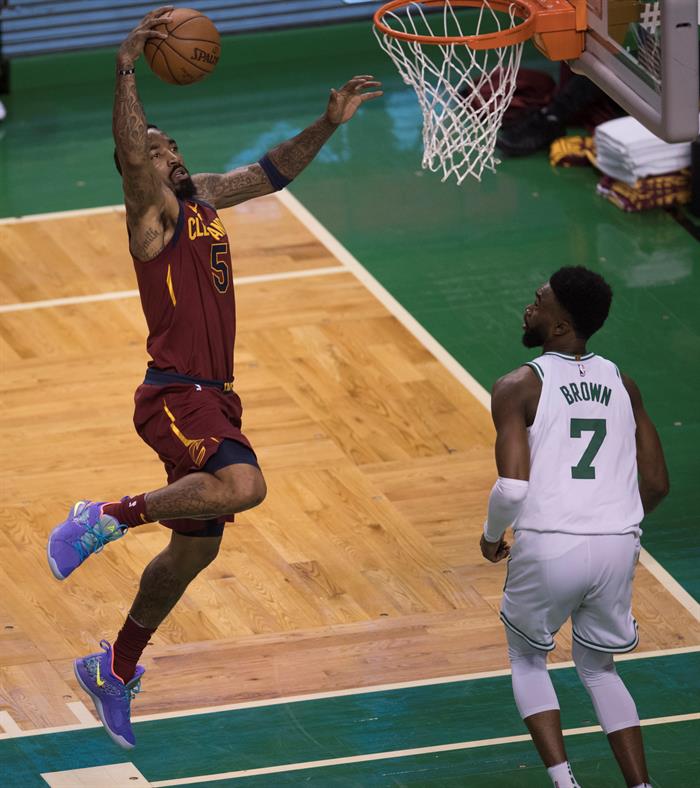 Brown, Morris y Horford destrozan a los Cavaliers y los Celtics toman ventaja