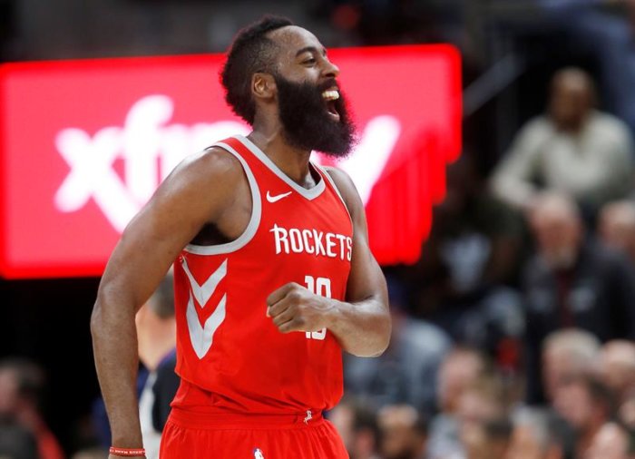 Gordon y Harden lideran a Rockets y empatan la serie con Warriors 