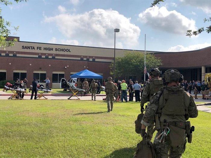 Gobernador de Texas confirma 10 muertos y 10 heridos en tiroteo escolar