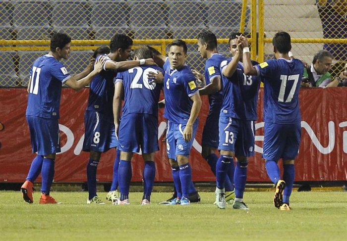 De los Cobos convoca jugadores para el amistoso El Salvador vs. Honduras en Houston