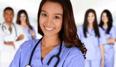 Instan a hispanos aprovechar alta de demanda de empleos en enfermería