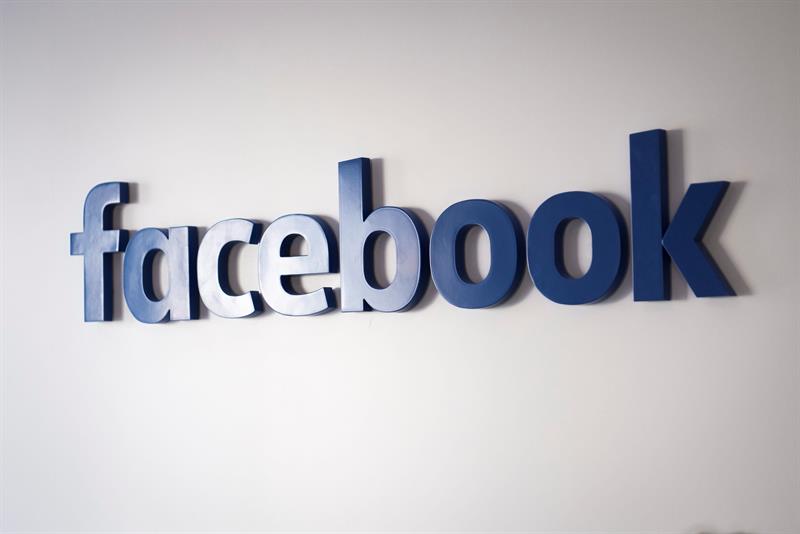 Facebook fomentará citas y lanza unas gafas de realidad virtual a bajo costo