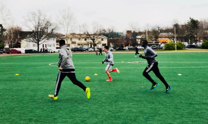 El fútbol une a inmigrantes indocumentados y a policías en Staten Island