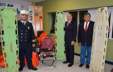 Asambleísta Phil Ramos dona equipo médico a El Salvador