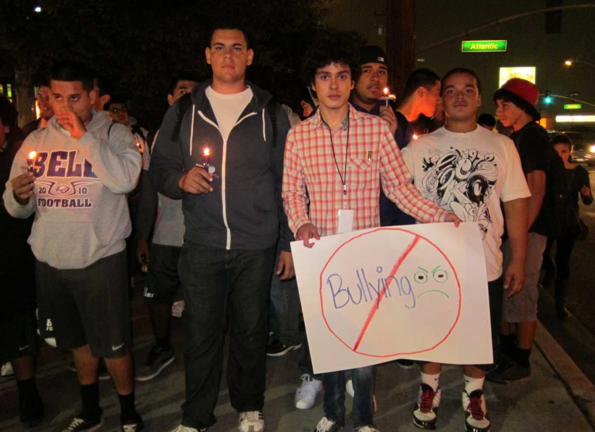 Estudiantes de la frontera abordan acoso y discriminación en aulas