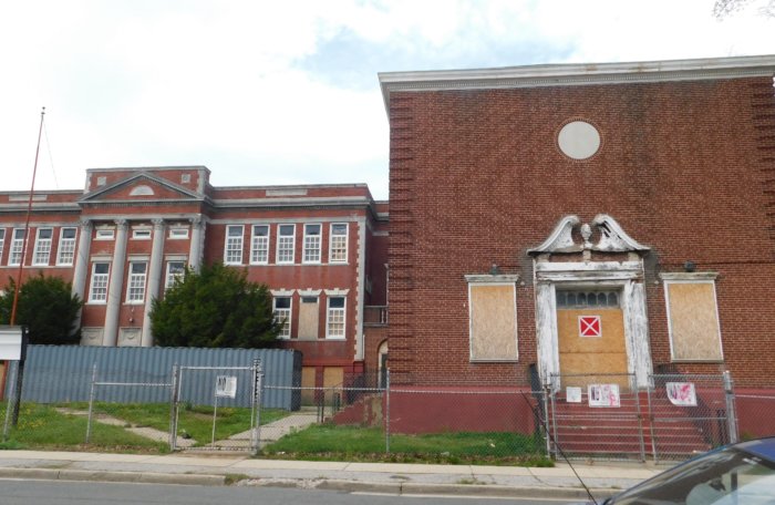 Reconstrucción de escuela primaria Rhodes en Hempstead depende de los dueños de casas