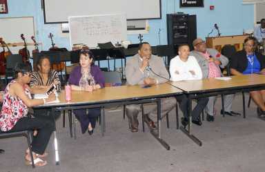 Presupuestos escolares aprobados, un ligero alivio para Hempstead y Westbury