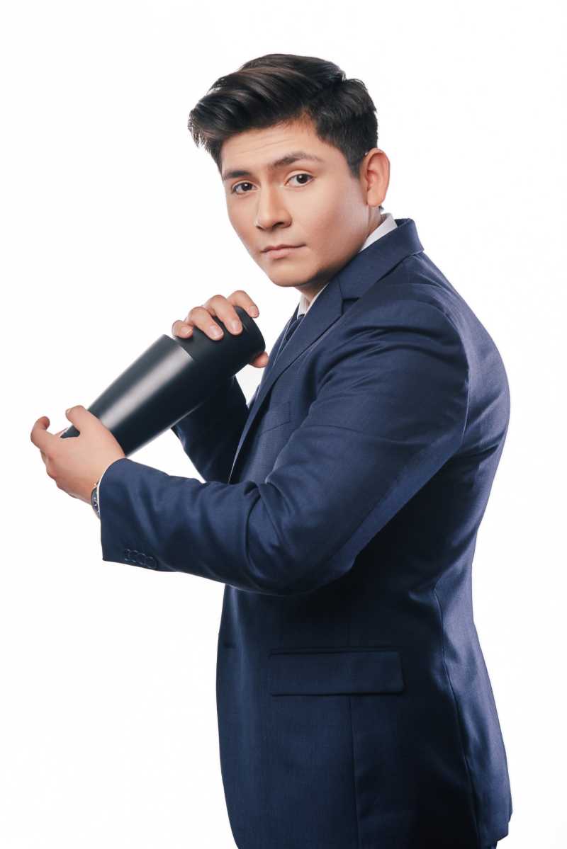 Mixólogo Carlos F. Ruiz nos revela el verdadero Cóctel con twist latino