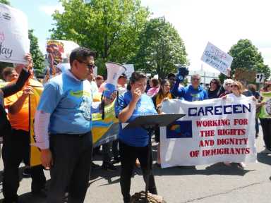 “No más odio, no más miedo”, dura protesta contra Trump en Long Island