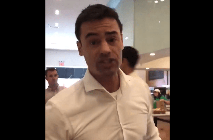 Indentificado el abogado que lanzó insultos racistas a trabajadores por hablar español