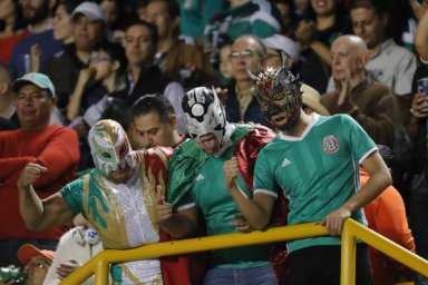 Hinchas mexicanos no podrán usar máscaras ni banderas en las calles de Rusia
