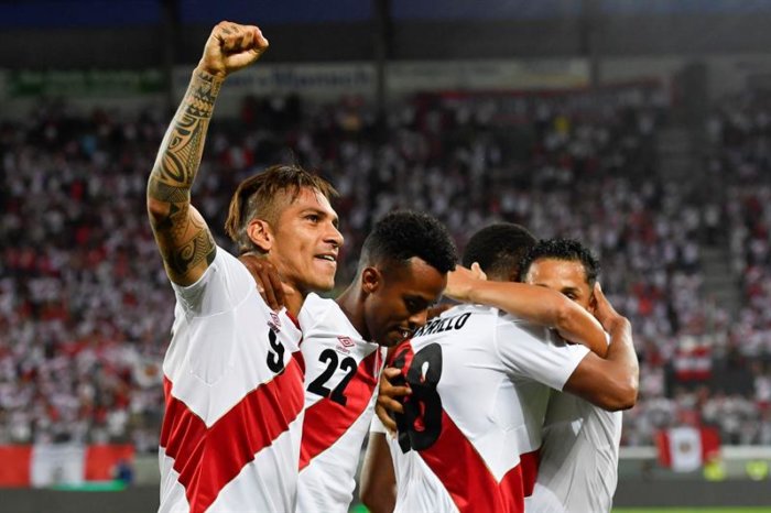 Guerrero vuelve con doblete y Perú golea 3-0 a Arabia (Fotos y Video)