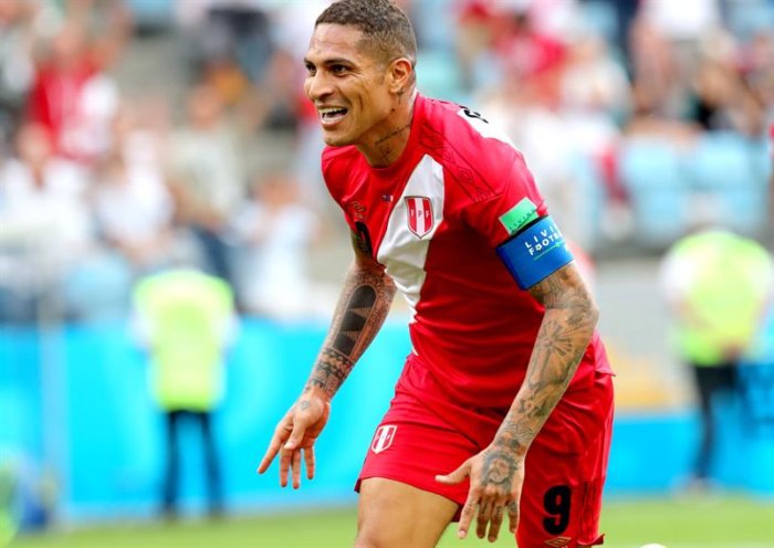 Perú vence 2-0 a Australia con goles de André Carrillo y Paolo Guerrero