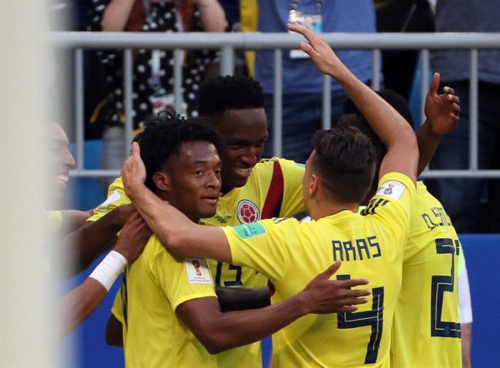 Yerry Mina mete a Colombia en los octavos de final