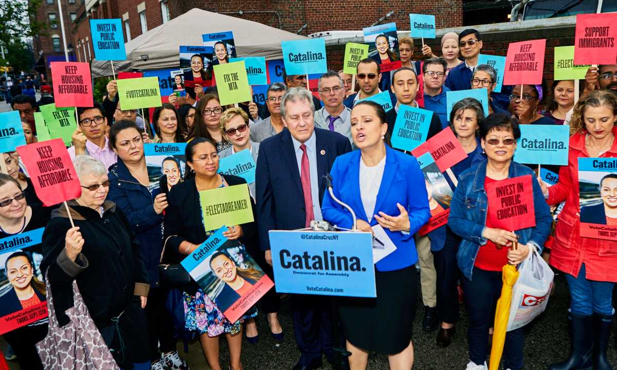 El club demócrata de lesbianas y gays de Queens respalda a Catalina Cruz