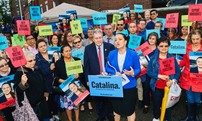 El club demócrata de lesbianas y gays de Queens respalda a Catalina Cruz
