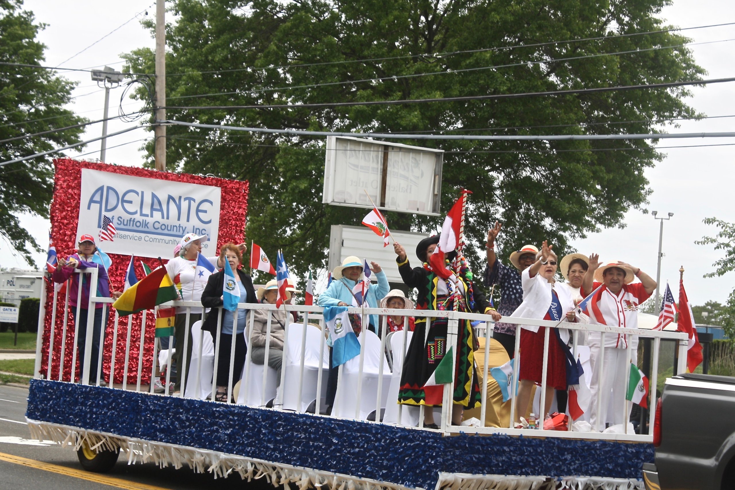 Desfile Puertorriqueño-Hispano brilló en las calles de Brentwood (Fotos)