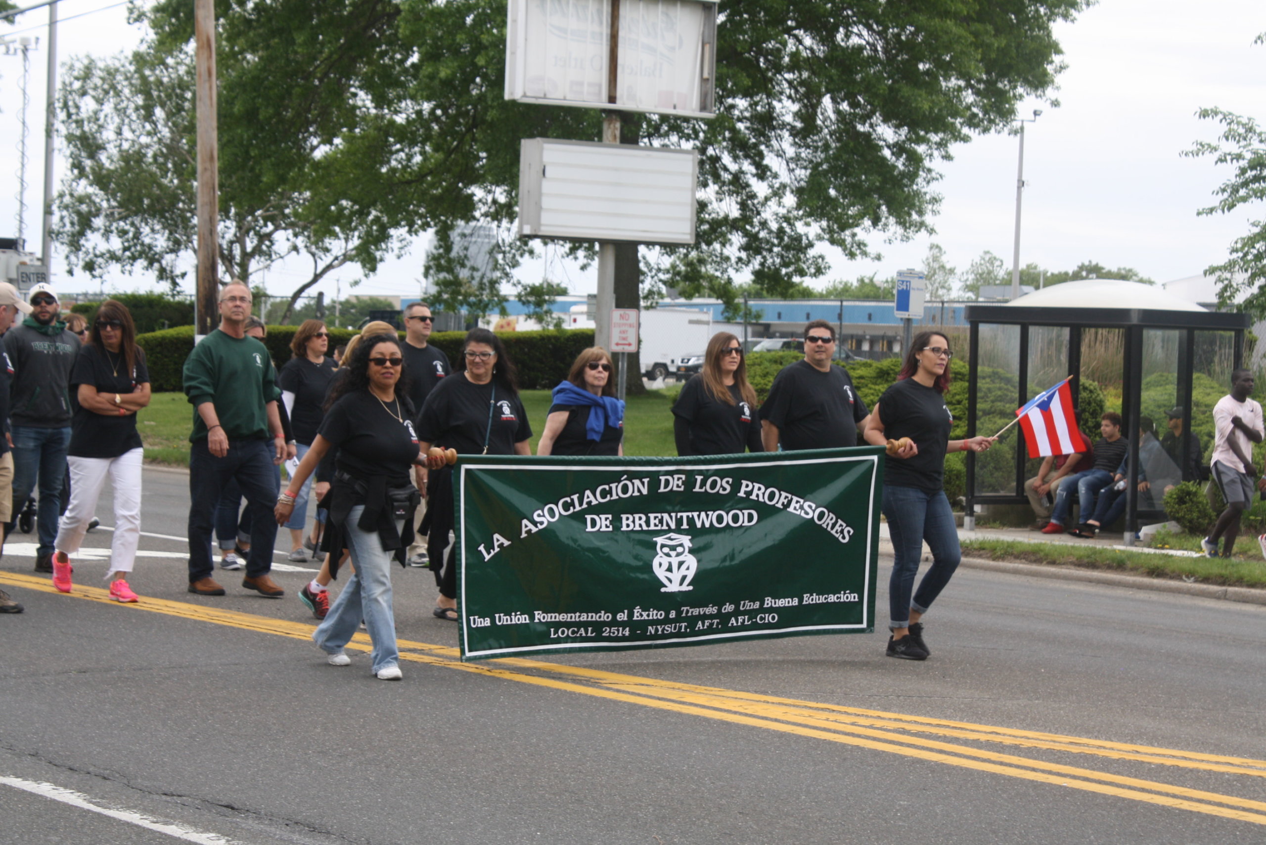 Desfile Puertorriqueño-Hispano brilló en las calles de Brentwood (Fotos)