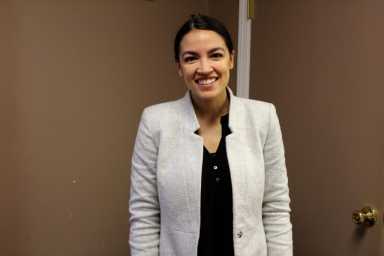La victoria de Ocasio-Cortez sobre Crowley es parte del terremoto político en Queens