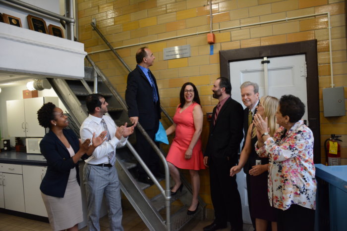 Donación de Zwanger-Pesiri Radiology ayuda a programas STEM en escuela de Brooklyn