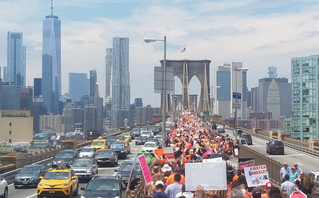 Miles de personas dicen "basta" en Nueva York a la violencia por armas de fuego