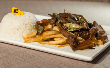 El Lomo Saltado en SUMAQ ... de la sarten al plato, en menos de 2 minutos