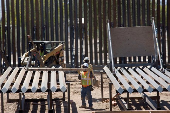 Trump amenaza cerrar gobierno si no logra fondos para levantar 'su' muro