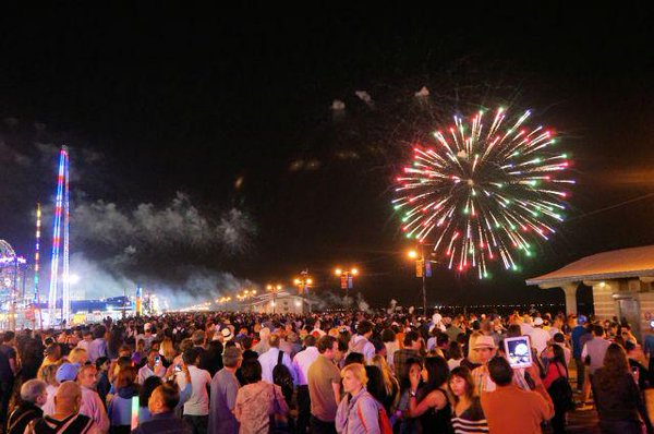 Ilumine sus viernes por la noche con los Fuegos Artificiales en Coney Island