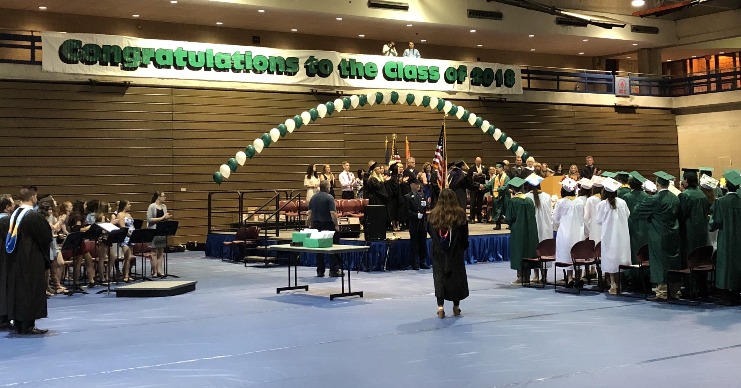Senador Brooks asiste a ocho graduaciones de estudiantes en Long Island (Fotos)