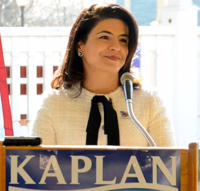 Expresidente Obama respalda a Anna Kaplan para el Senado estatal