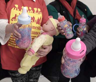 Gobierno permite "abuso generalizado" a niñeras extranjeras, según estudio