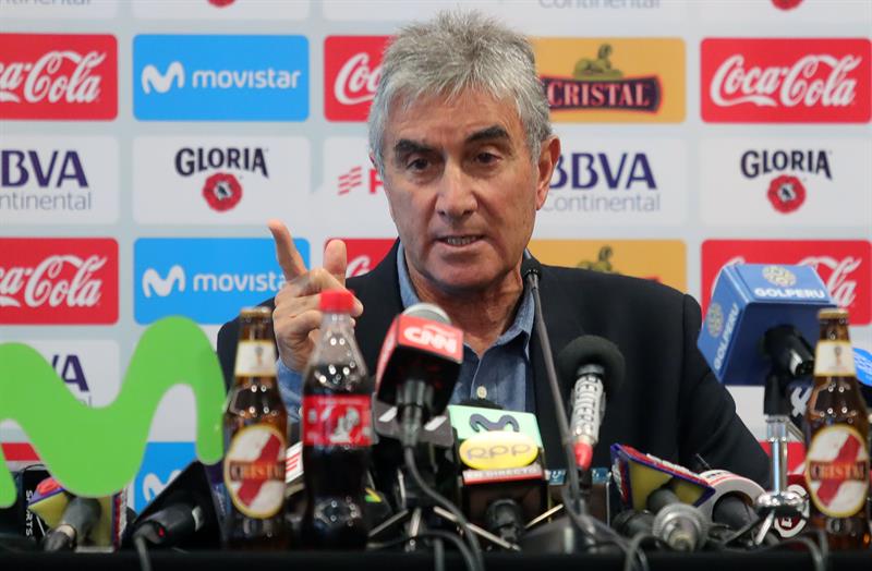 Oblitas hará "lo imposible" para que Gareca siga como seleccionador de Perú
