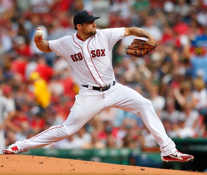 Eovaldi lanza sólido para los Medias Rojas y vence a los NY Yankees