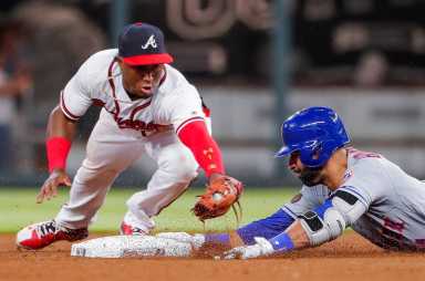 José Bautista produce 7 carreras y los Mets destrozan a Filis con récord