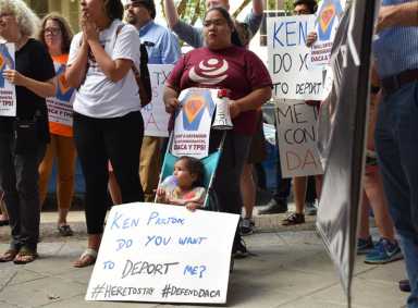 Critican la postura contradictoria del fiscal de Texas ante el futuro de DACA