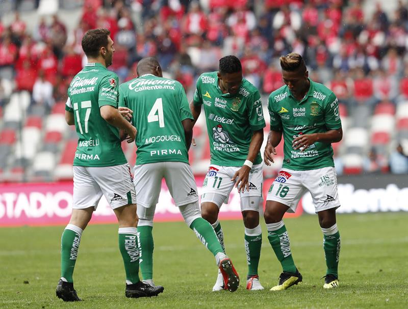 Cruz Azul empata 1-1 con León y lidera el Apertura de México