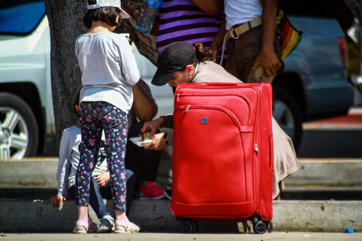 Organizaciones acusan al gobierno de coaccionar a padres separados de sus hijos