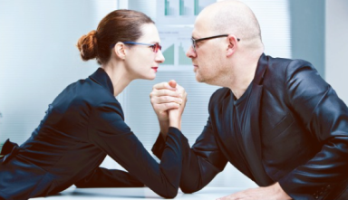 La batalla de los sexos: como las actitudes, hábitos financieros difieren según el género