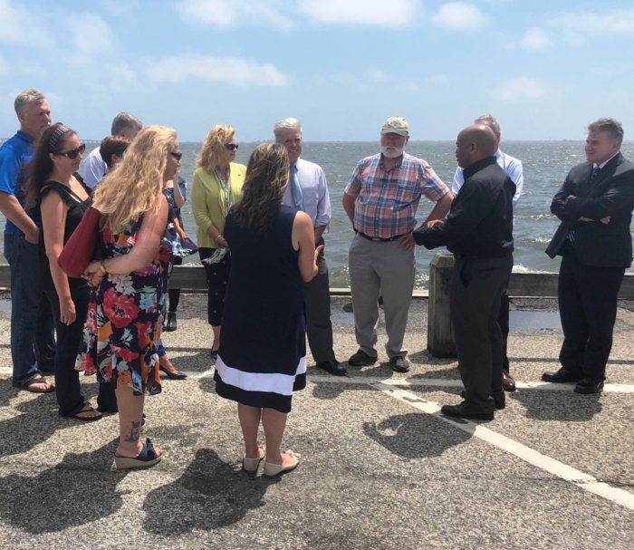 Presidente de la Asamblea, Carl Heastie, visita a comunidades de Long Island