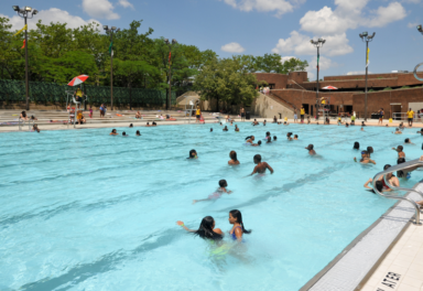 Abren la piscina del Parque Roberto Clemente en Brentwood
