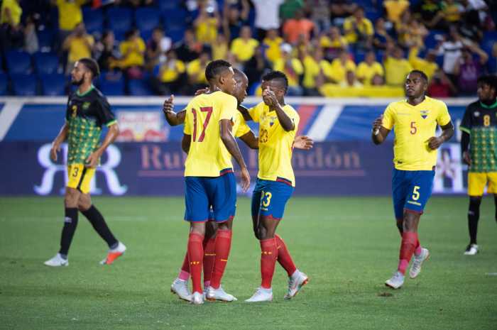 'Bolillo' Gómez debuta con triunfo de Ecuador sobre una discreta Jamaica
