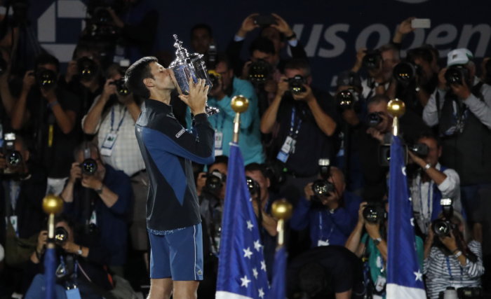Djokovic vence a un buen Del Potro en la primera final bajo techo del US Open