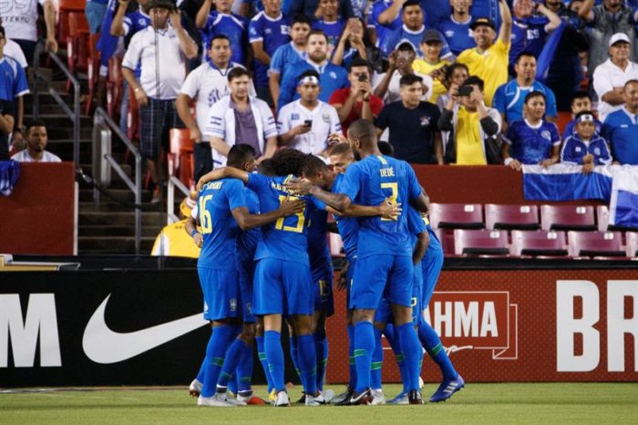 Brasil se da tremendo festín goleando a El Salvador (Video y Fotos)